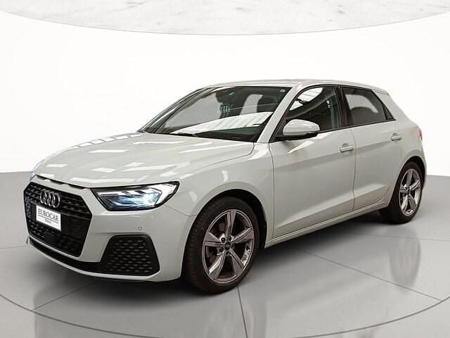 Bianco ghiaccio metallizzato Usata 2023 Audi A1 Admired Due volumi | 20.900 € (Ottimo prezzo) - Immagine 1/4