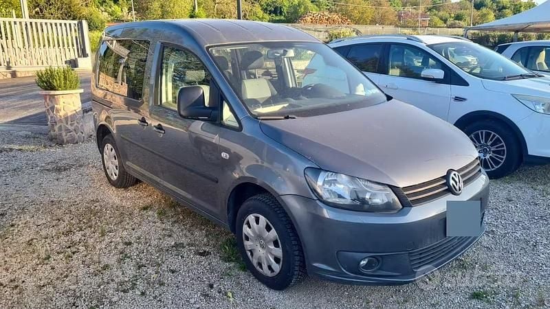 Usata VW Caddy 102 CV (75 kW) 2012 Grigio Monovolume