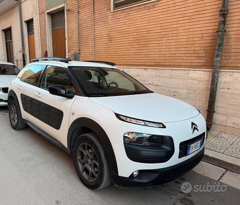 Usata Citroën C4 Shine 100 CV (73 kW) 2017 Bianco SUV
