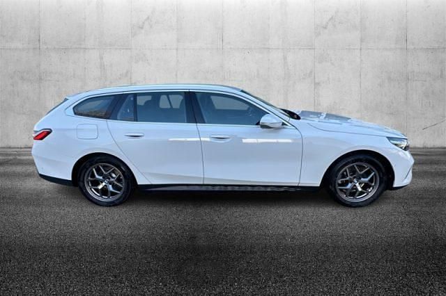 Usata BMW 520 Comfort Edition 197 CV (144 kW) 2024 Bianco pastello Station wagon