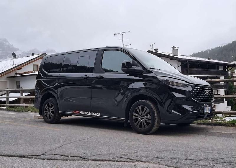 Usata Ford Tourneo Custom Titanium 170 CV (125 kW) 2024 Nero Furgone