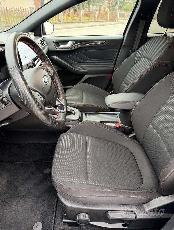 Usata Ford Focus ST-Line 125 CV (91 kW) 2023 Grigio Station wagon