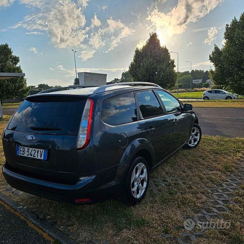 Usata Ford Focus 115 CV (84 kW) 2010 Blu Station wagon
