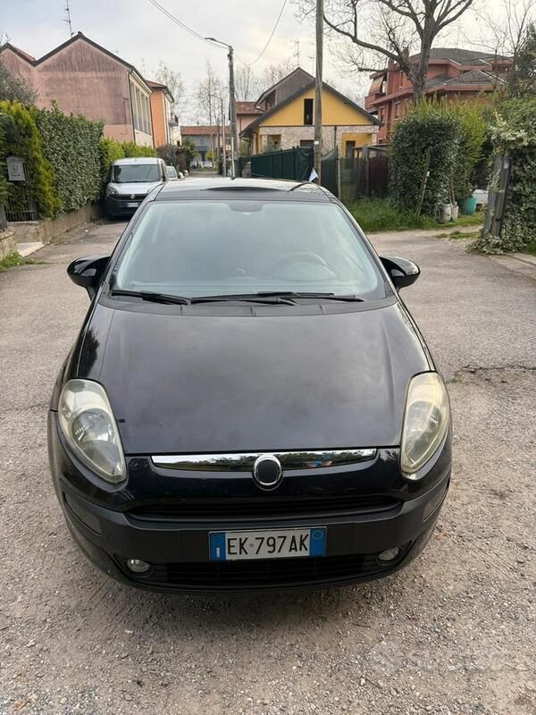 Usata Fiat Punto Evo Active 69 CV (50 kW) 2011 Nero Utilitaria