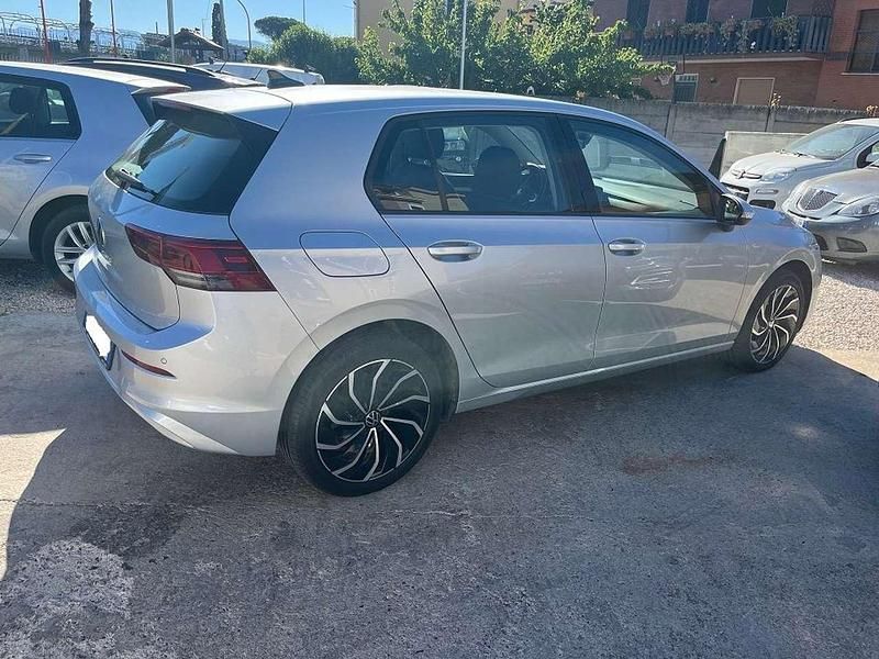 Usata VW Golf VIII 116 CV (85 kW) 2022 Argento Berlina