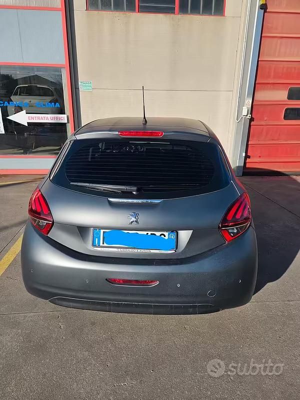 Usata Peugeot 208 82 CV (60 kW) 2016 Grigio Utilitaria