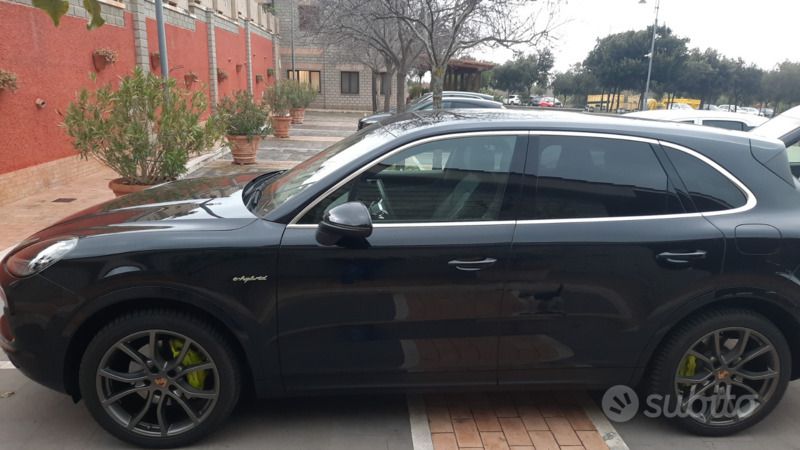 Nero Usata 2021 Porsche Cayenne SUV | 74.000 € (Ottimo prezzo) - Immagine 1/4