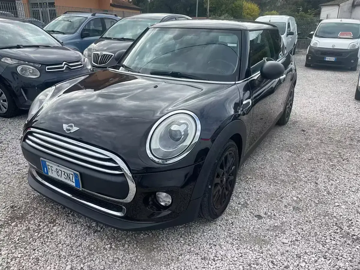 Usata Mini Cooper D 116 CV (85 kW) 2016 Nero Utilitaria