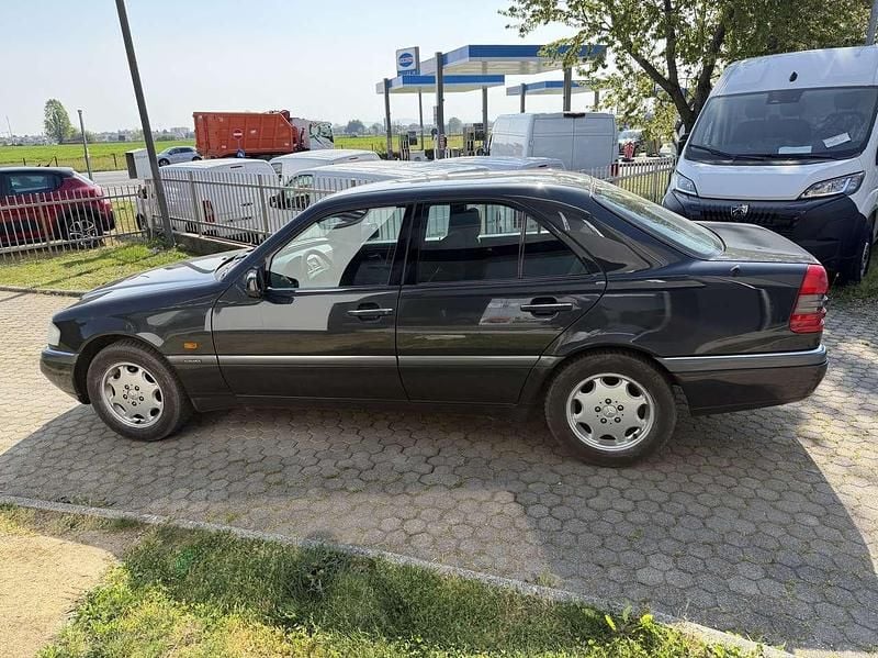 Usata Mercedes C180 Elegance 122 CV (89 kW) 1995 Nero Berlina