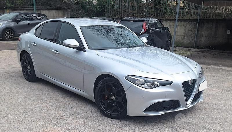 Usata Alfa Romeo Giulia 190 CV (139 kW) 2021 Grigio Berlina