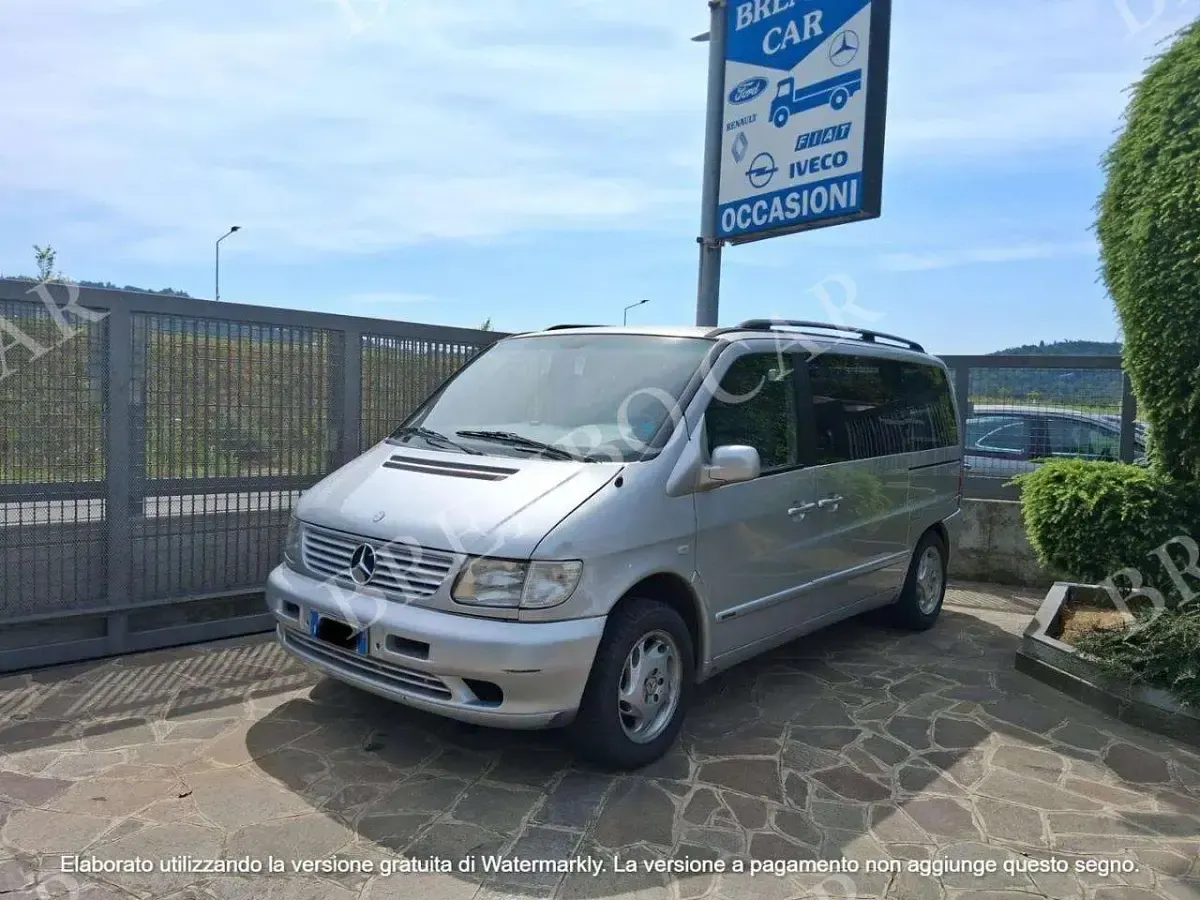 Usata Mercedes V200 122 CV (89 kW) 2002 Grigio Monovolume