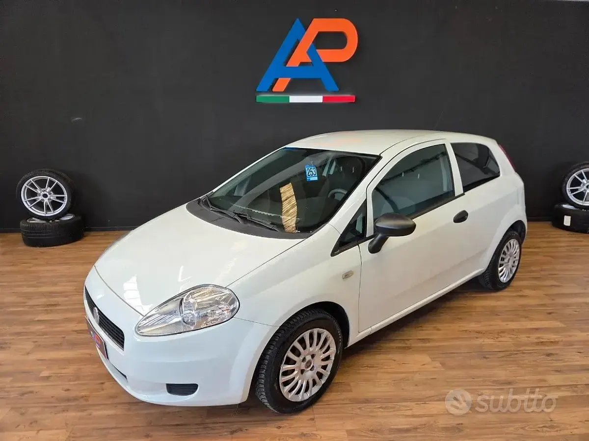 Usata Fiat Grande Punto S 75 CV (55 kW) 2012 Bianco Utilitaria