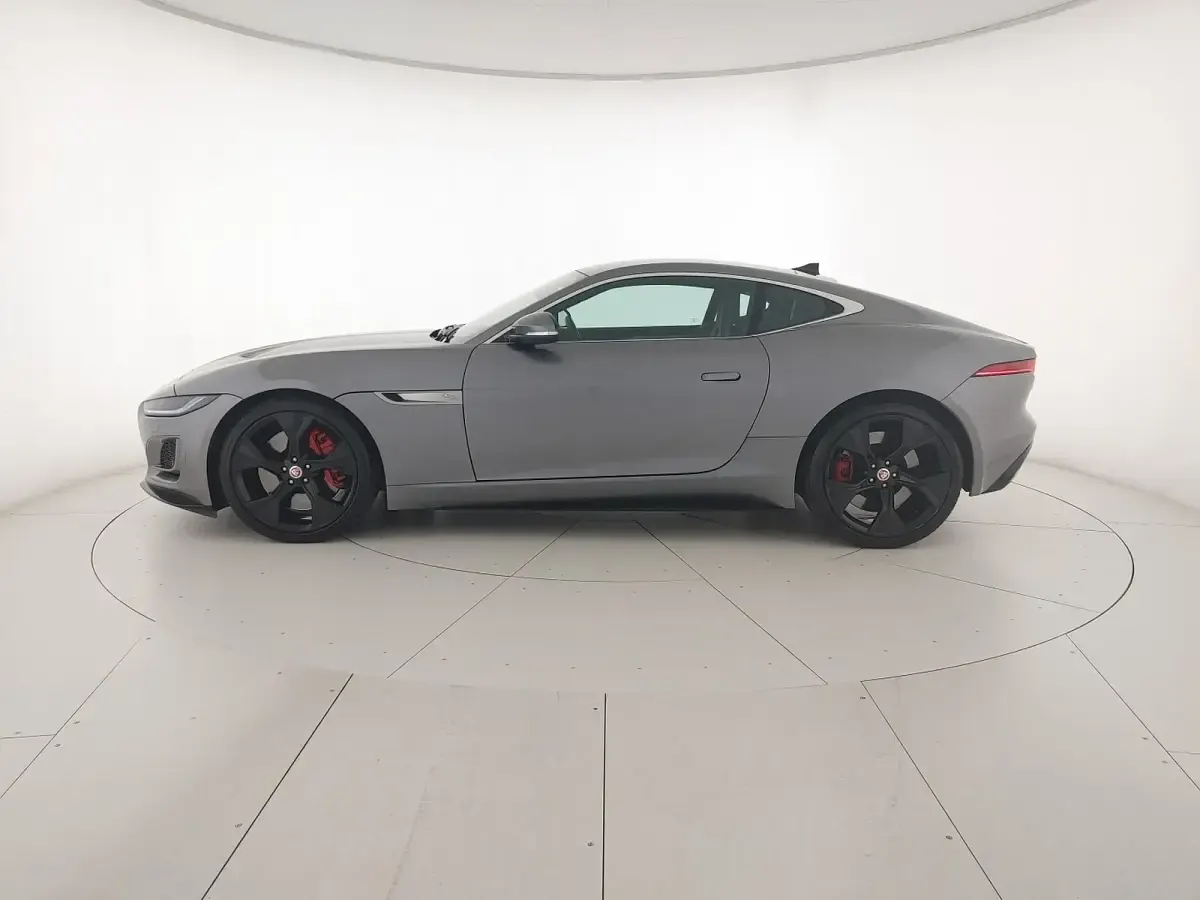Usata Jaguar F-Type R-Dynamic 300 CV (220 kW) 2021 Grigio Coupé