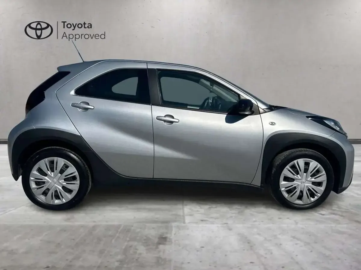 Usata Toyota Aygo X Active 72 CV (52 kW) 2022 Grigio SUV