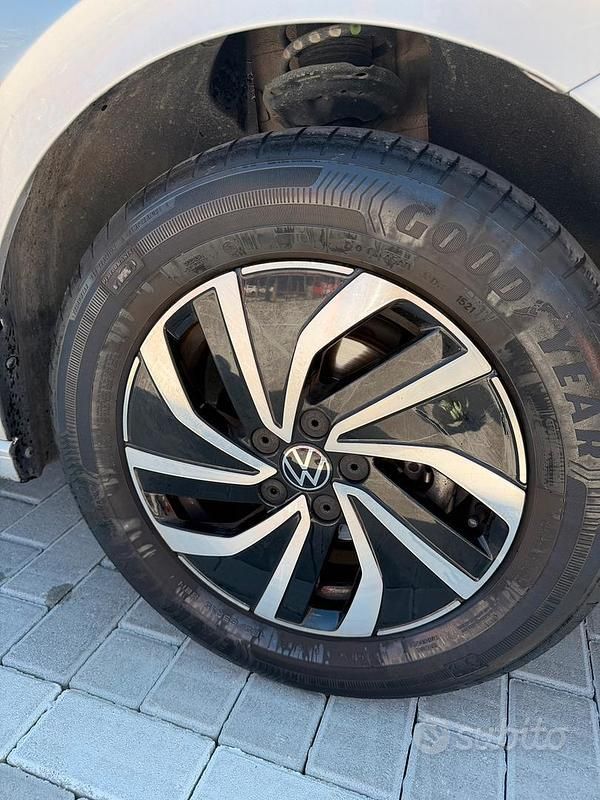 Usata VW Polo Style 75 CV (55 kW) 2022 Grigio Utilitaria