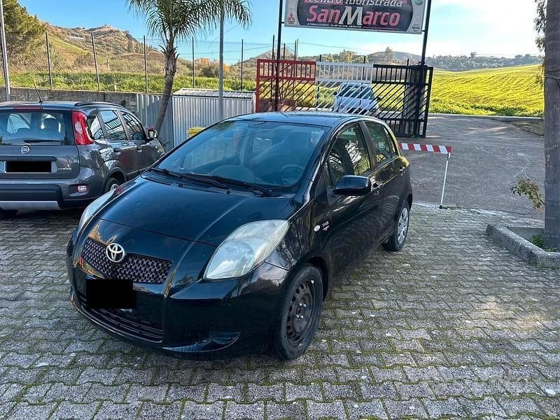 Usata Toyota Yaris Sol 90 CV (66 kW) 2006 Nero Berlina