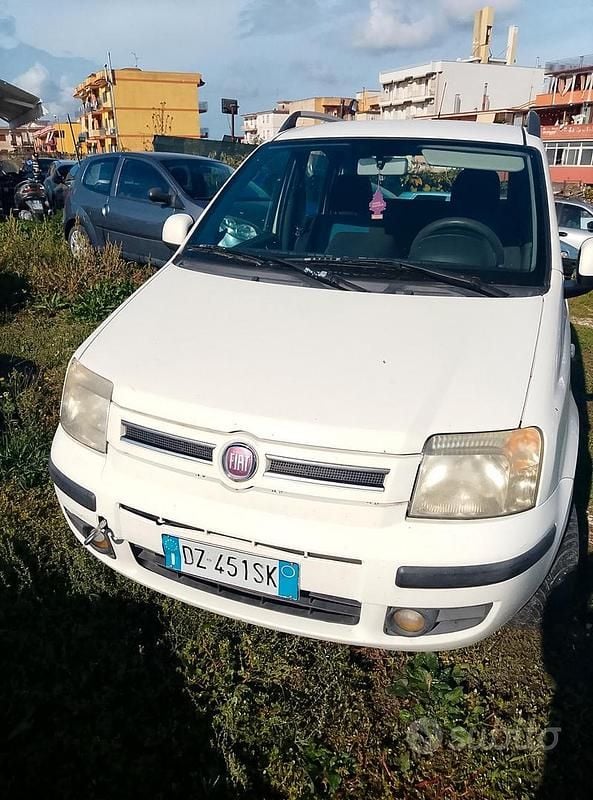 Begagnad Fiat Panda Dynamic 60 HK (44 kW) 2010 Vit Sedan