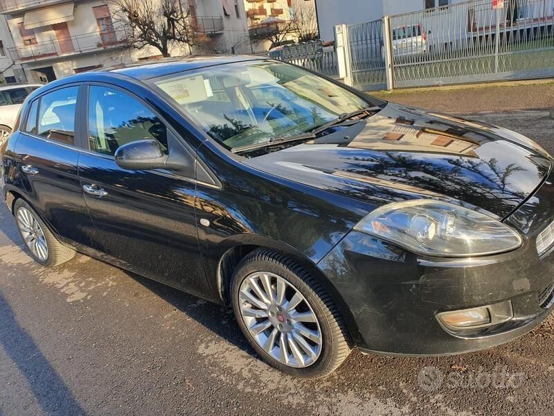 Usata 2010 Fiat Bravo Due volumi | 3000 € (Cara) - Immagine 1/4