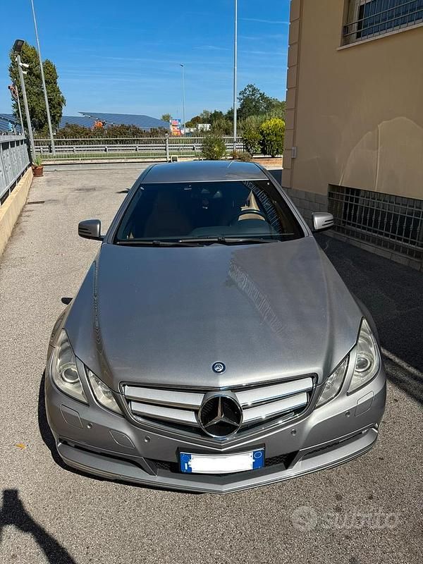 Grigio Usata 2011 Mercedes E250 Coupé | 6500 € (Ottimo prezzo) - Immagine 1/4