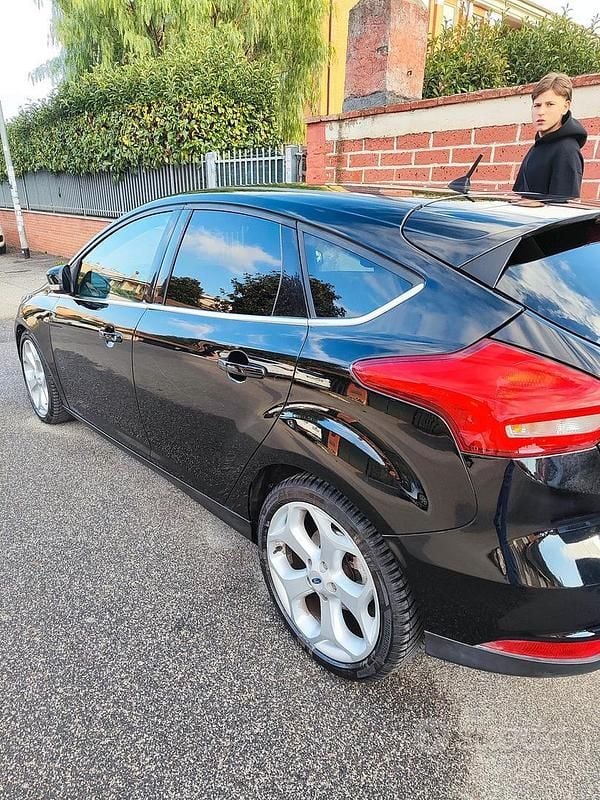 Usata Ford Focus 120 CV (88 kW) 2016 Nero Berlina