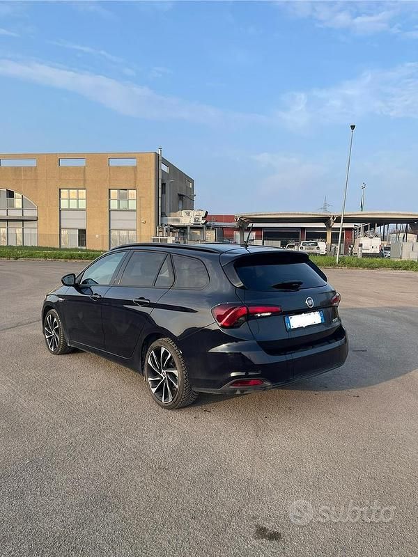 Usata Fiat Tipo Lounge 120 CV (88 kW) 2020 Nero Station wagon