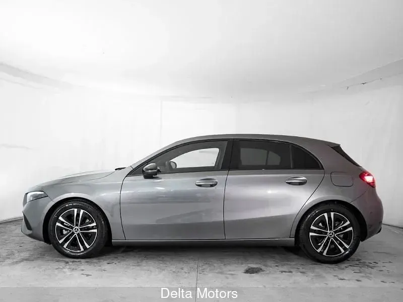 Nuova Mercedes A180 116 CV (85 kW) 2026 Nero