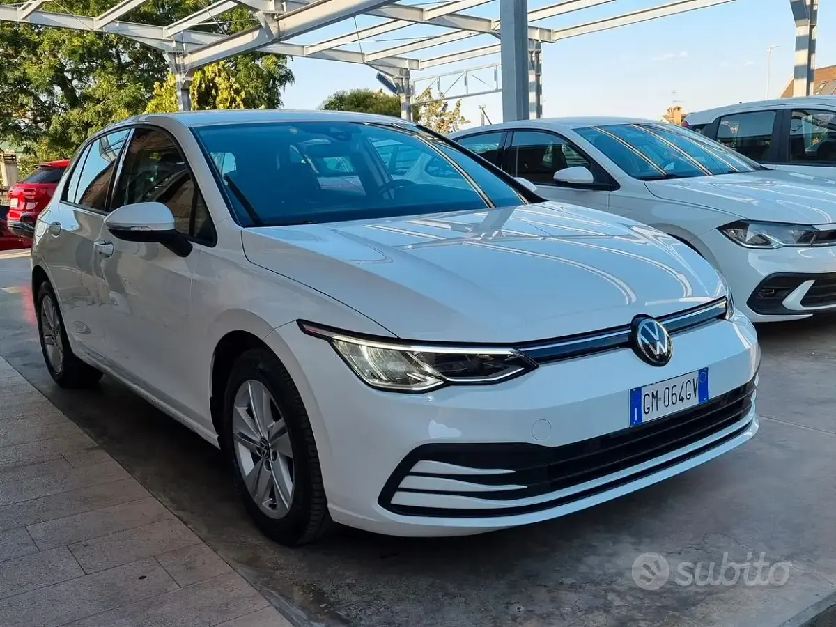 Usata VW Golf VIII Life 116 CV (85 kW) 2022 Bianco Berlina