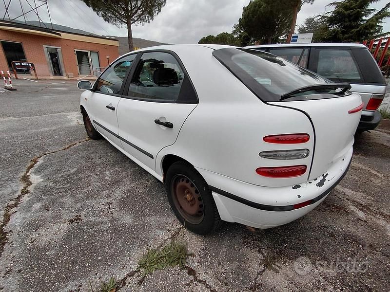 Usata Fiat Brava 101 CV (74 kW) 2001 Bianco Utilitaria