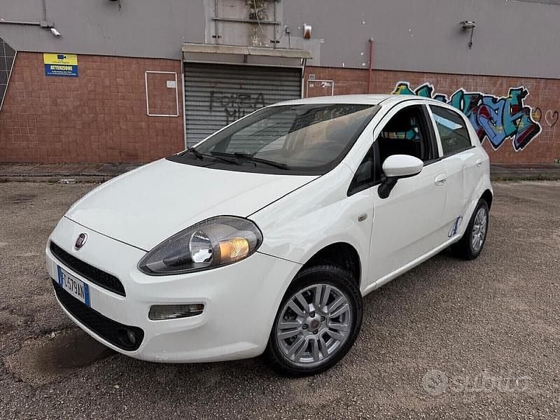 Usata Fiat Punto Lounge 77 CV (56 kW) 2016 Bianco Utilitaria