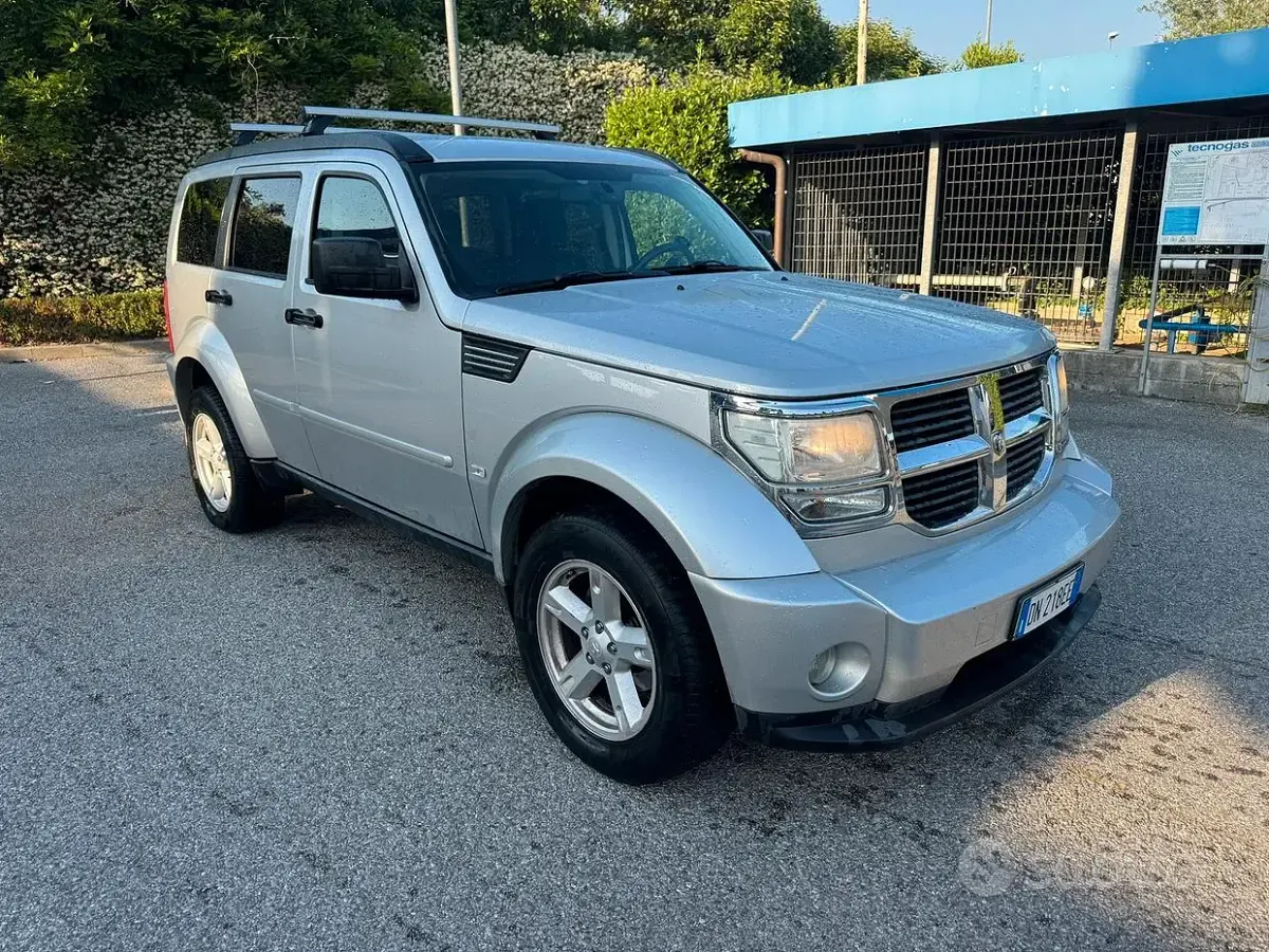 Usata Dodge Nitro 177 CV (130 kW) 2008 Grigio SUV