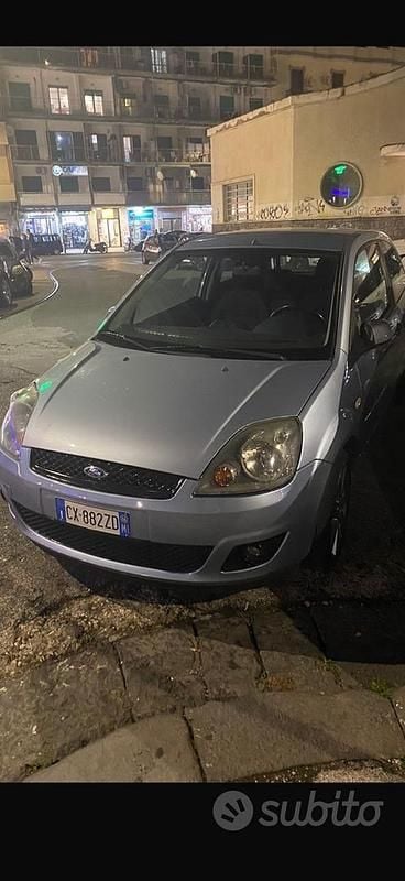 Usata 2007 Ford Fiesta Tre volumi | 999 € (Super prezzo) - Immagine 1/3