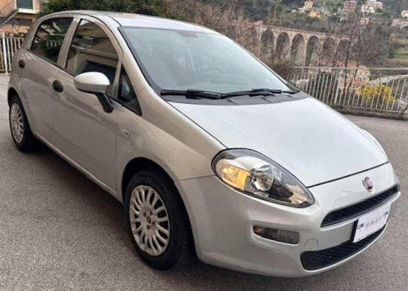 Usata Fiat Punto Street 69 CV (50 kW) 2015 Argento Utilitaria