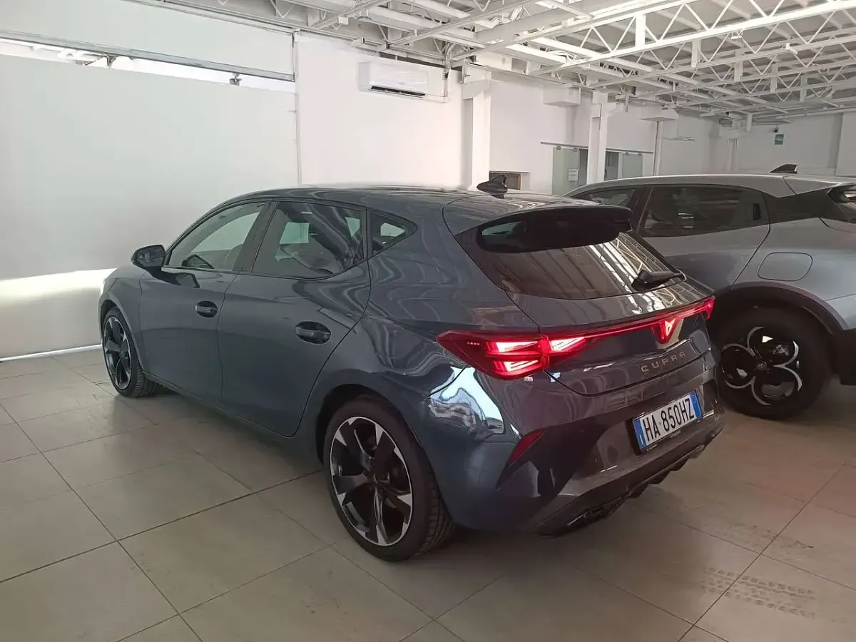 Usata Cupra Leon 150 CV (110 kW) 2025 Fiord blue Berlina