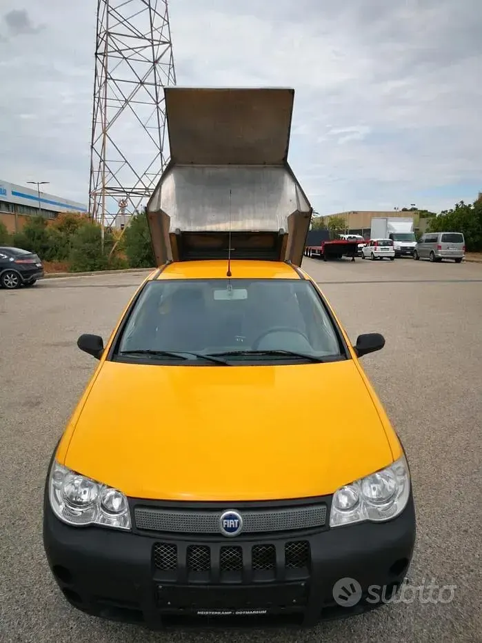 Usata Fiat Strada 84 CV (61 kW) 2008 Arancione