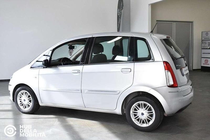 Usata Lancia Musa Platinum 95 CV (69 kW) 2011 Argento Monovolume