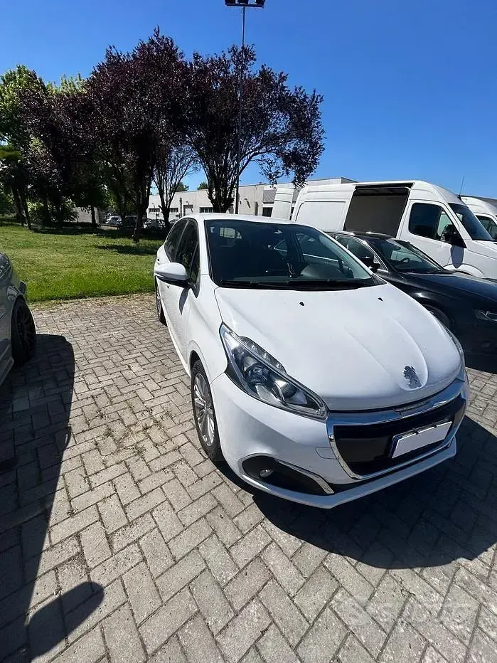 Usata Peugeot 208 Active 82 CV (60 kW) 2016 Bianco Utilitaria