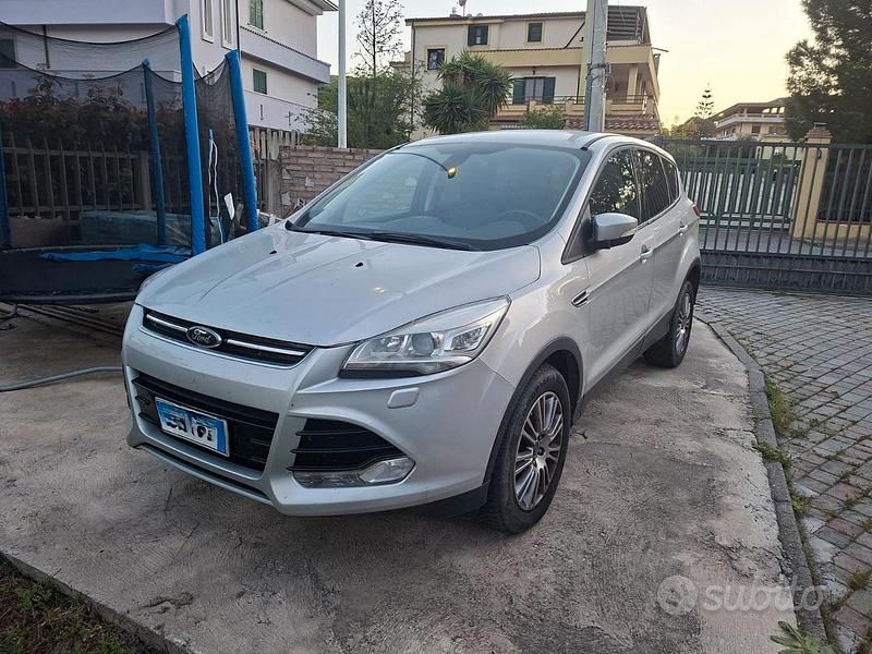 Usata Ford Kuga 140 CV (102 kW) 2013 Grigio SUV