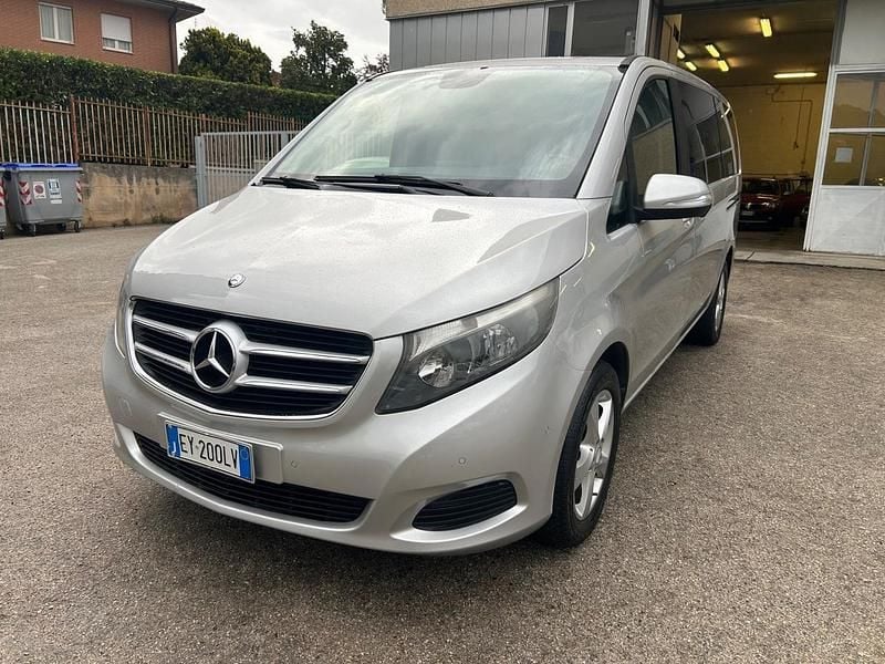 Usata Mercedes V220 Premium 163 CV (119 kW) 2015 Argento Monovolume