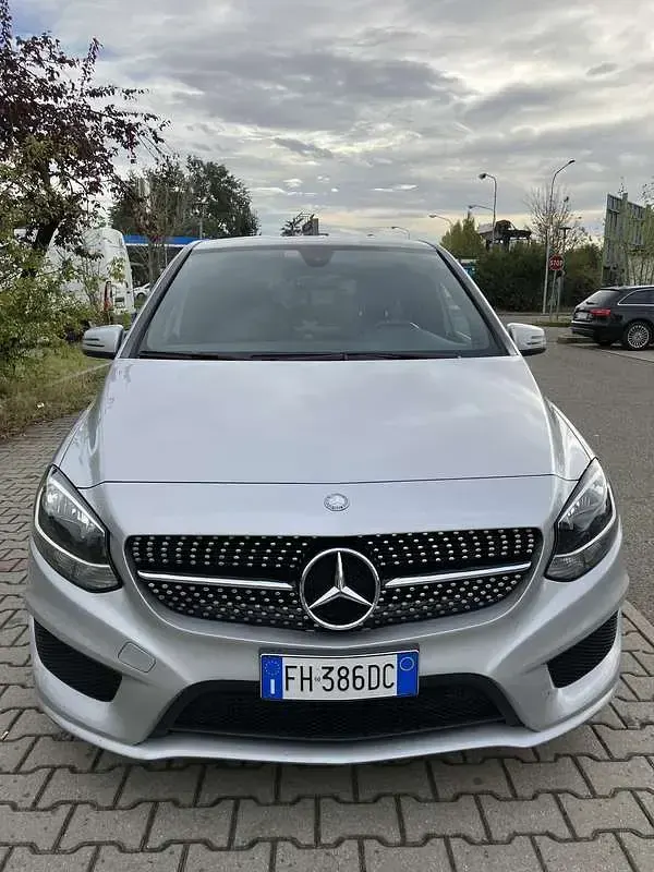 Usata Mercedes B180 AMG line 109 CV (80 kW) 2017 Utilitaria
