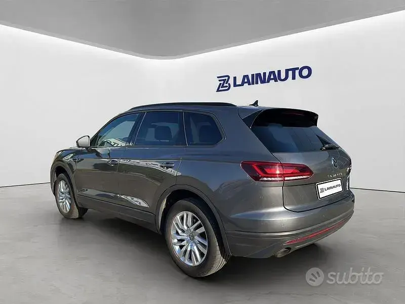 Usado VW Touareg Comfortline 231 HP (169 kW) 2021 Cinzento SUV