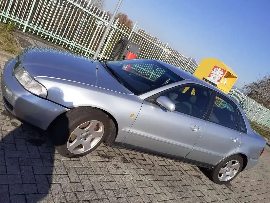 Usata Audi A4 110 CV (80 kW) 1997 Argento Berlina
