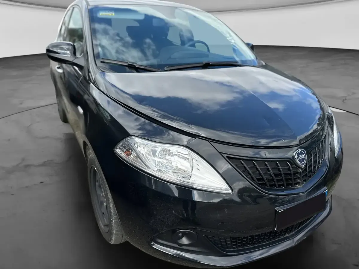 Usata Lancia Ypsilon Silver 70 CV (51 kW) 2023 Nero Utilitaria