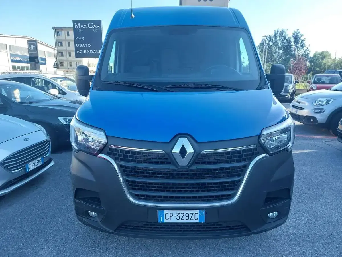 Usata Renault Master 150 CV (110 kW) 2023 Blu/azzurro Monovolume