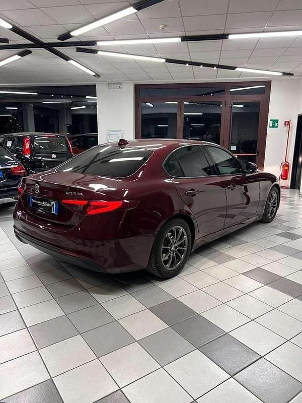 Usata Alfa Romeo Giulia 136 CV (100 kW) 2017 Viola Berlina