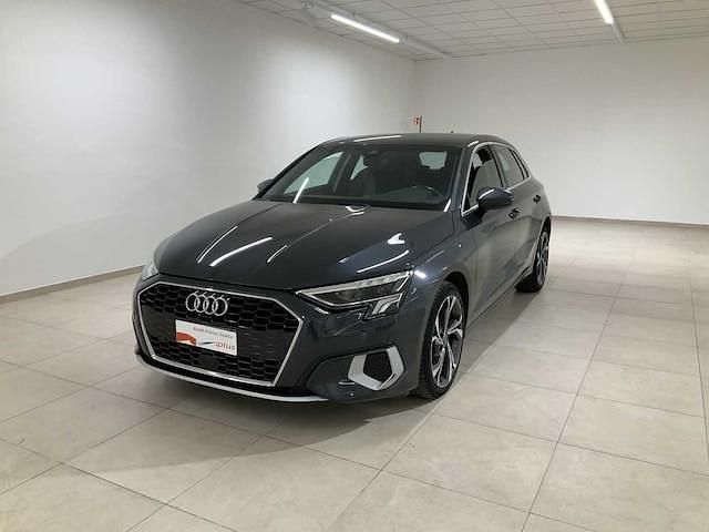 Usata Audi A3 Advanced 150 CV (110 kW) 2022 Grigio manhattan metallizzato Berlina