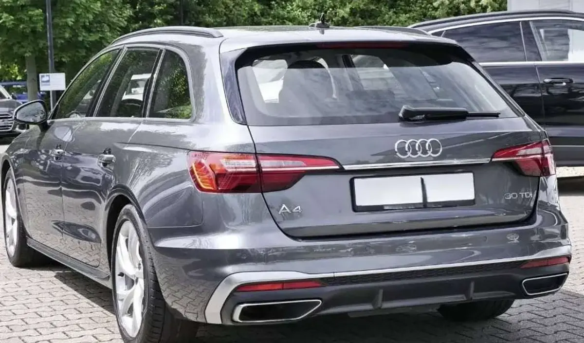 Usata Audi A4 S-Line 150 CV (110 kW) 2023 Grigio Station wagon