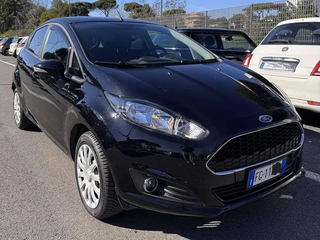 Usata Ford Fiesta 101 CV (74 kW) 2017 Nero Utilitaria