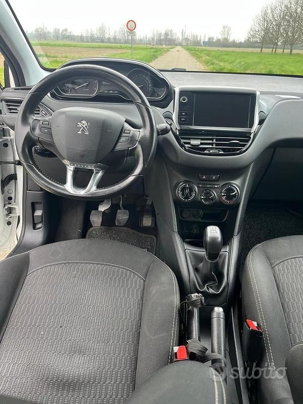 Usata Peugeot 208 2018 Utilitaria