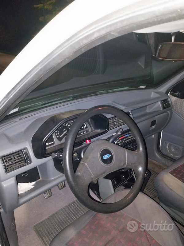 Usato 1995 Ford Fiesta 1.1 Benzin 49 CV (1.600 €)