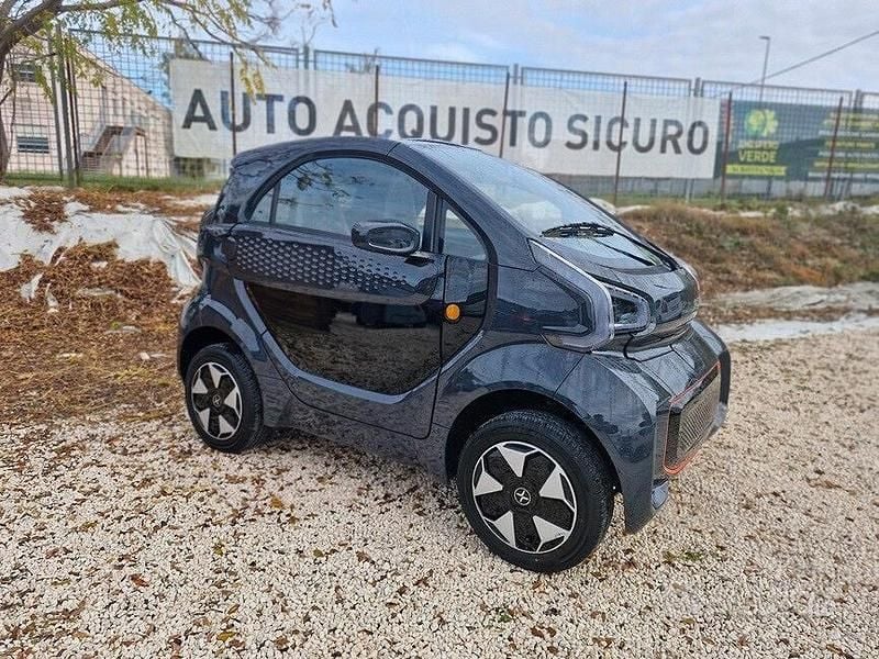 Usata XEV Yoyo 7 kW (10 CV) 2023 Nero Utilitaria